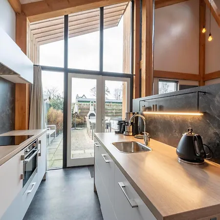 Near Sint Maartenszee With Jacuzzi Villa