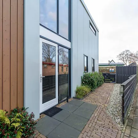 Villa Near Sint Maartenszee With Jacuzzi