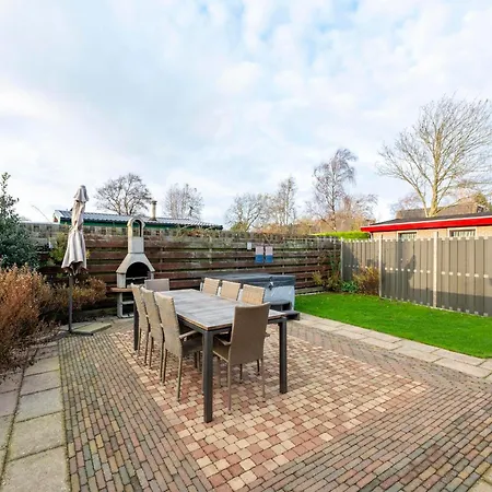 Villa Near Sint Maartenszee With Jacuzzi *