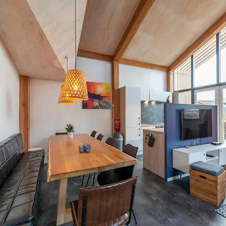 Near Sint Maartenszee With Jacuzzi *