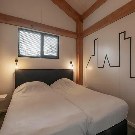 Near Sint Maartenszee With Jacuzzi