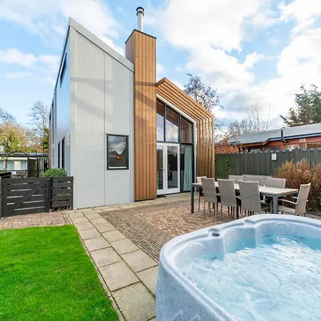 Near Sint Maartenszee With Jacuzzi Villa *