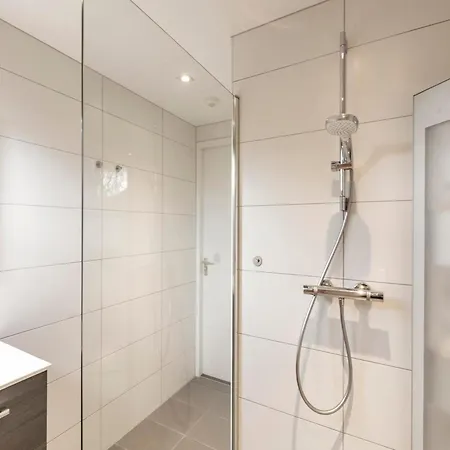 Villa Near Sint Maartenszee With Jacuzzi Sint Maartensvlotbrug