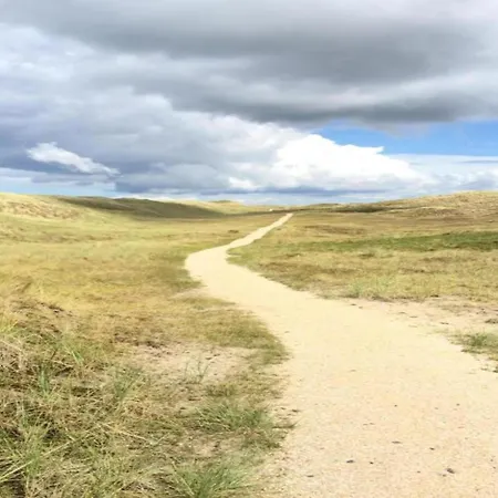 Villa Near Sint Maartenszee With Jacuzzi *